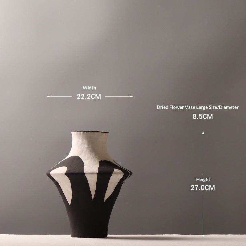 Noir sculptural ceramic vase – view 6